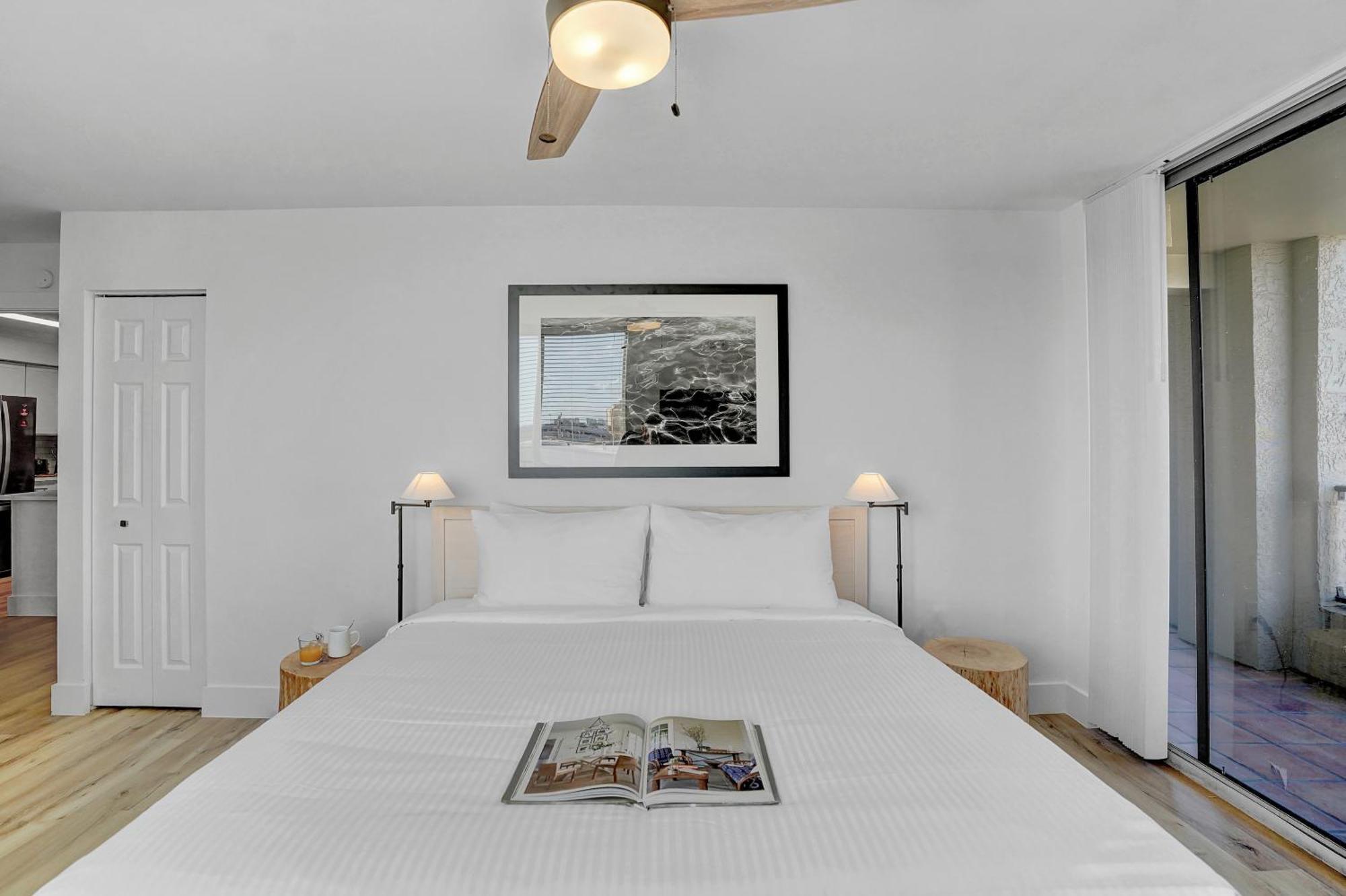 Stylish Modern Apartments At Gables Grand Plaza In Miami Room photo