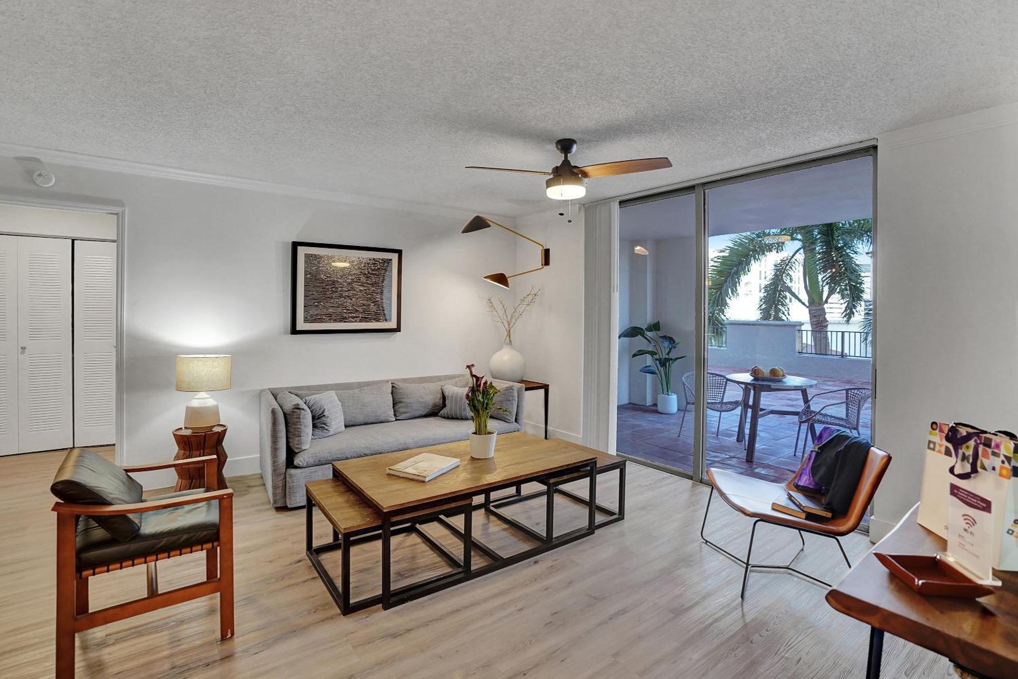 Stylish Modern Apartments At Gables Grand Plaza In Miami Exterior photo