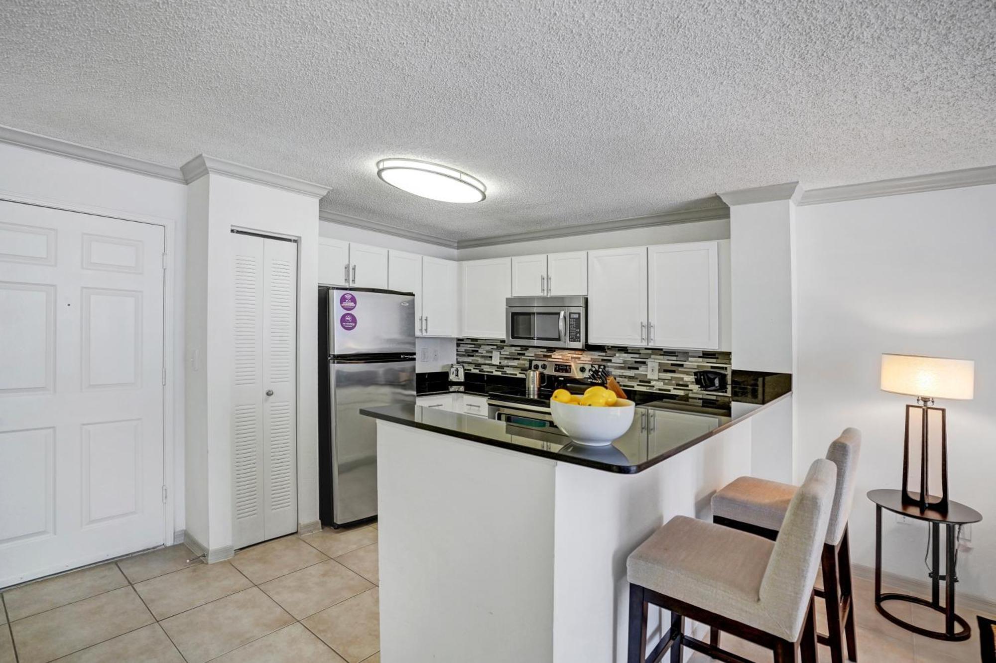 Stylish Modern Apartments At Gables Grand Plaza In Miami Room photo