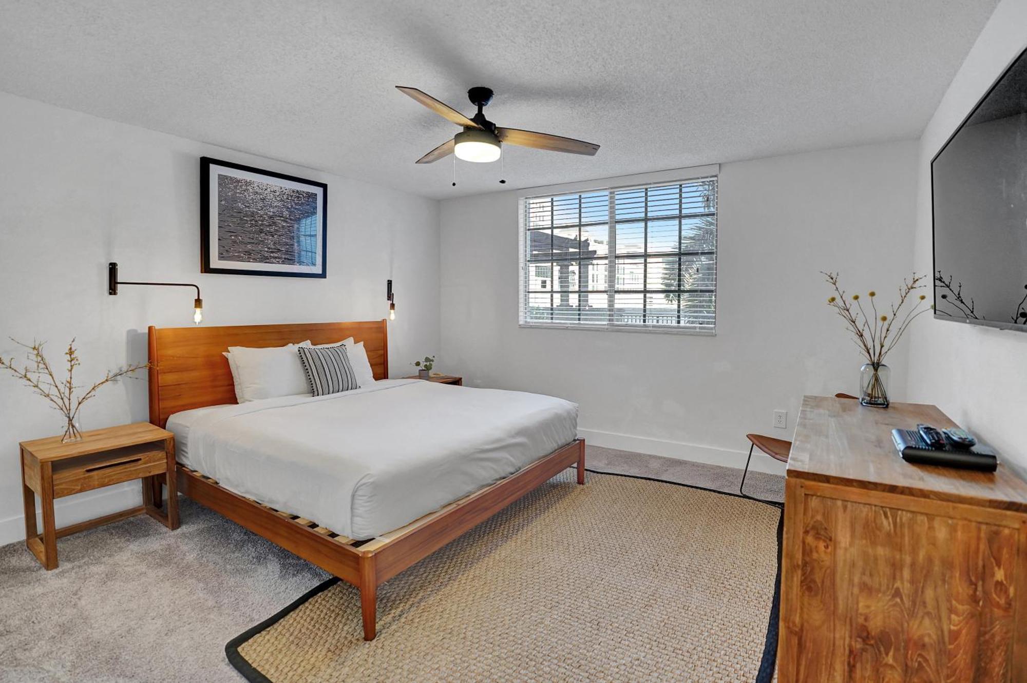 Stylish Modern Apartments At Gables Grand Plaza In Miami Room photo