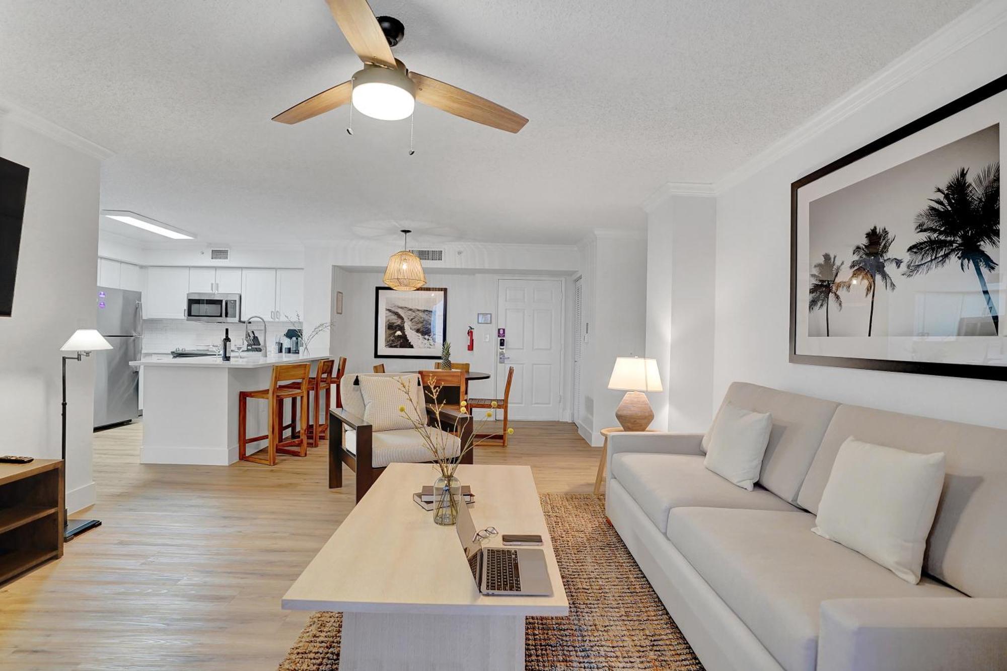 Stylish Modern Apartments At Gables Grand Plaza In Miami Room photo
